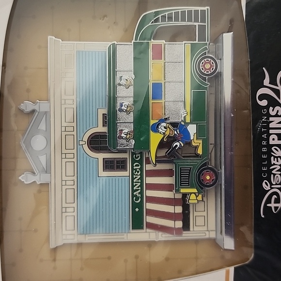 Disneyland Niftie Fifties Donald Duck Candy Palace 3D Diorama Pin LE 200